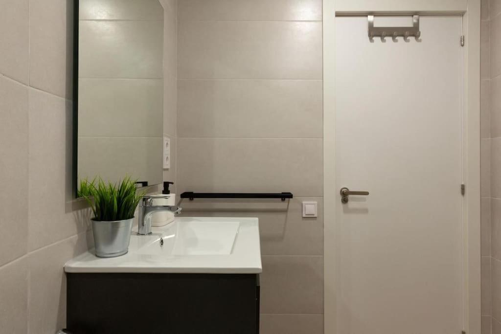 Apartamento Nuevo Loft En Playa Y Cerca Del Centro, Ac Y Wifi Valencia Exterior foto